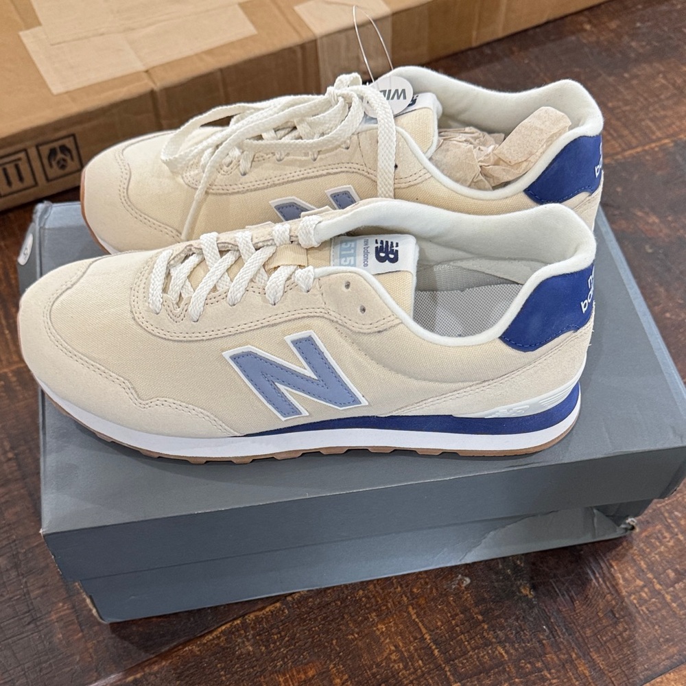 New Balance Beige and Blue Retro-Inspired Sneakers 10W
